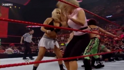 WWE_Raw_04_28_08_Diva_Match_XviD_avi_000087954.jpg