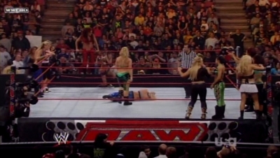 WWE_Raw_04_28_08_Diva_Match_XviD_avi_000115882.jpg