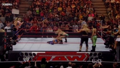 WWE_Raw_04_28_08_Diva_Match_XviD_avi_000117317.jpg