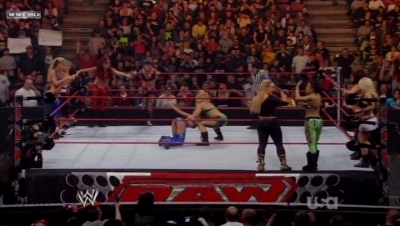WWE_Raw_04_28_08_Diva_Match_XviD_avi_000118551.jpg