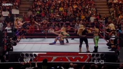 WWE_Raw_04_28_08_Diva_Match_XviD_avi_000118952.jpg