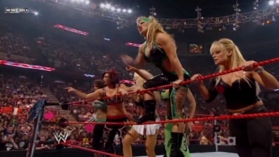 WWE_Raw_04_28_08_Diva_Match_XviD_avi_000310076.jpg