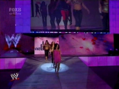 SD_10-03-08_Beth_vs_Michelle_-_Lumberjill_match_avi_000011680.jpg