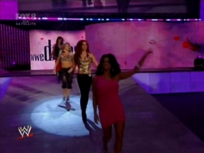 SD_10-03-08_Beth_vs_Michelle_-_Lumberjill_match_avi_000013560.jpg