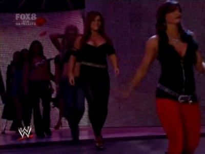 SD_10-03-08_Beth_vs_Michelle_-_Lumberjill_match_avi_000014720.jpg