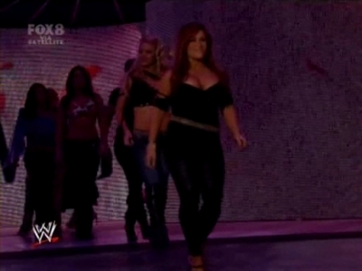 SD_10-03-08_Beth_vs_Michelle_-_Lumberjill_match_avi_000015760.jpg