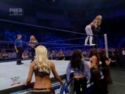 SD_10-03-08_Beth_vs_Michelle_-_Lumberjill_match_avi_000145400.jpg