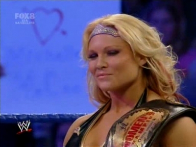 SD_10-03-08_Beth_vs_Michelle_-_Lumberjill_match_avi_000155440.jpg