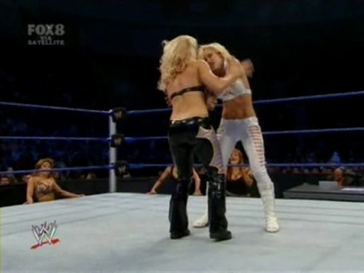 SD_10-03-08_Beth_vs_Michelle_-_Lumberjill_match_avi_000225680.jpg