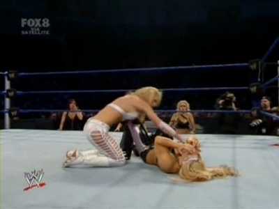 SD_10-03-08_Beth_vs_Michelle_-_Lumberjill_match_avi_000313680.jpg