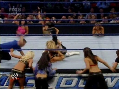 SD_10-03-08_Beth_vs_Michelle_-_Lumberjill_match_avi_000315520.jpg