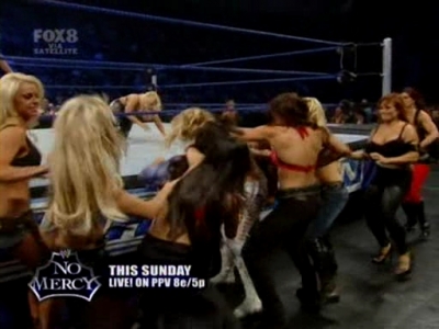 SD_10-03-08_Beth_vs_Michelle_-_Lumberjill_match_avi_000329400.jpg