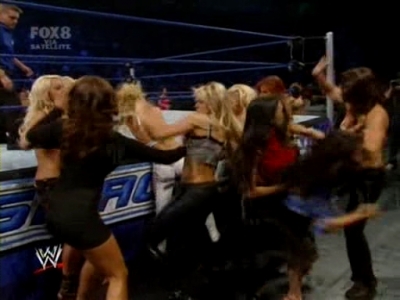 SD_10-03-08_Beth_vs_Michelle_-_Lumberjill_match_avi_000330720.jpg