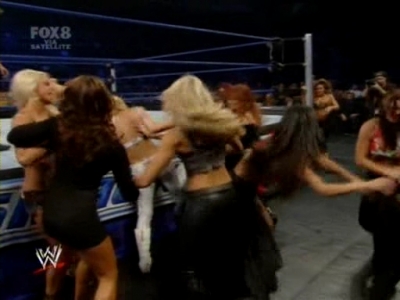 SD_10-03-08_Beth_vs_Michelle_-_Lumberjill_match_avi_000331200.jpg