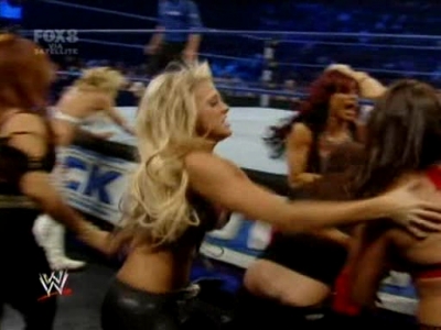 SD_10-03-08_Beth_vs_Michelle_-_Lumberjill_match_avi_000334240.jpg