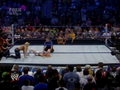 SD_10-03-08_Beth_vs_Michelle_-_Lumberjill_match_avi_000437760.jpg