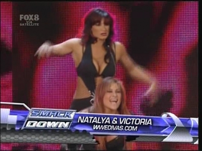 WWE_SD_21-11-08_Bella-Twins-vs-_Victoria-Natalya_avi_000090000.jpg