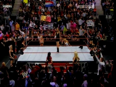RAW_05-05-08_Beth_vs_Mickie_Lumberjill_Match_avi_000025108.jpg