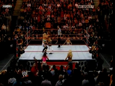 RAW_05-05-08_Beth_vs_Mickie_Lumberjill_Match_avi_000416541.jpg