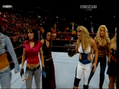 RAW_05-05-08_Beth_vs_Mickie_Lumberjill_Match_avi_000547213.jpg