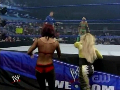 WWE_SmackDown_05_09_08_Diva_Match_XviD_avi_000066433.jpg