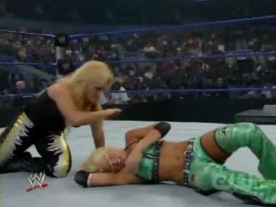 WWE_SmackDown_05_09_08_Diva_Match_XviD_avi_000105338.jpg