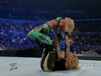 WWE_SmackDown_05_09_08_Diva_Match_XviD_avi_000201668.jpg