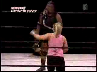 May_5,_2005_-_NEO_-_Amazing_Kong_vs_Nattie_Neidhart_flv_000017951.jpg