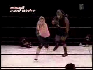 May_5,_2005_-_NEO_-_Amazing_Kong_vs_Nattie_Neidhart_flv_000031665.jpg