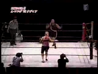 May_5,_2005_-_NEO_-_Amazing_Kong_vs_Nattie_Neidhart_flv_000058692.jpg