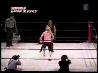 May_5,_2005_-_NEO_-_Amazing_Kong_vs_Nattie_Neidhart_flv_000059159.jpg