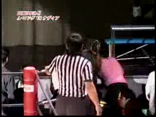 May_5,_2005_-_NEO_-_Amazing_Kong_vs_Nattie_Neidhart_flv_000109343.jpg