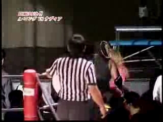 May_5,_2005_-_NEO_-_Amazing_Kong_vs_Nattie_Neidhart_flv_000109710.jpg