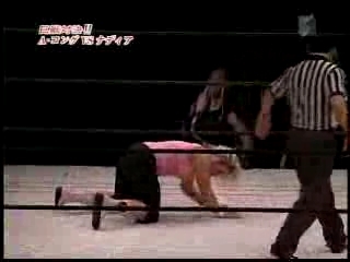 May_5,_2005_-_NEO_-_Amazing_Kong_vs_Nattie_Neidhart_flv_000158258.jpg