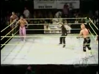 Next_Generation_Hart_Foundation_vs__James_Boys_-_7-29-07_flv_000097400.jpg