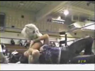 Ivory_vs_Naddie_9_16_06_GLOW_flv_000431167.jpg