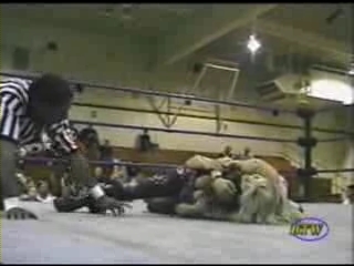Ivory_vs_Naddie_9_16_06_GLOW_2_flv_000192700.jpg