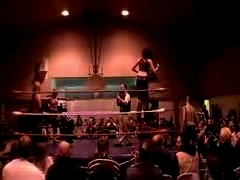 October_27,_2006_Supergirl_Title_Match_flv_000080831.jpg