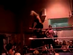 October_27,_2006_Supergirl_Title_Match_flv_000088005.jpg