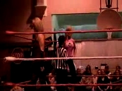 October_27,_2006_Supergirl_Title_Match_flv_000099349.jpg