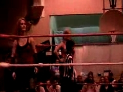 October_27,_2006_Supergirl_Title_Match_flv_000099850.jpg