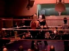 October_27,_2006_Supergirl_Title_Match_flv_000124541.jpg