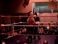 October_27,_2006_Supergirl_Title_Match_flv_000125042.jpg