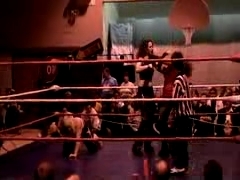 October_27,_2006_Supergirl_Title_Match_flv_000128295.jpg