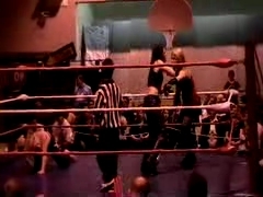 October_27,_2006_Supergirl_Title_Match_flv_000129713.jpg