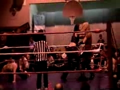 October_27,_2006_Supergirl_Title_Match_flv_000130214.jpg