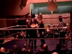 October_27,_2006_Supergirl_Title_Match_flv_000140390.jpg