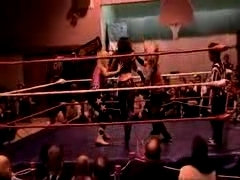 October_27,_2006_Supergirl_Title_Match_flv_000141725.jpg