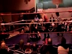 October_27,_2006_Supergirl_Title_Match_flv_000150901.jpg