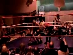 October_27,_2006_Supergirl_Title_Match_flv_000151401.jpg